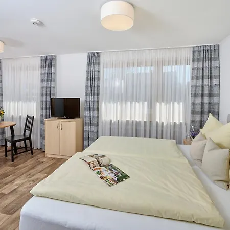 Zum Goldenen Anker Mit Hallenbad Hotel 3*