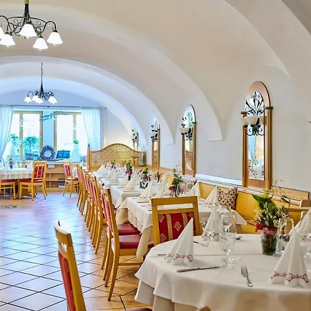 Restaurant Zum Goldenen Anker Mit Hallenbad & Wellnessbereich Hotel 3*